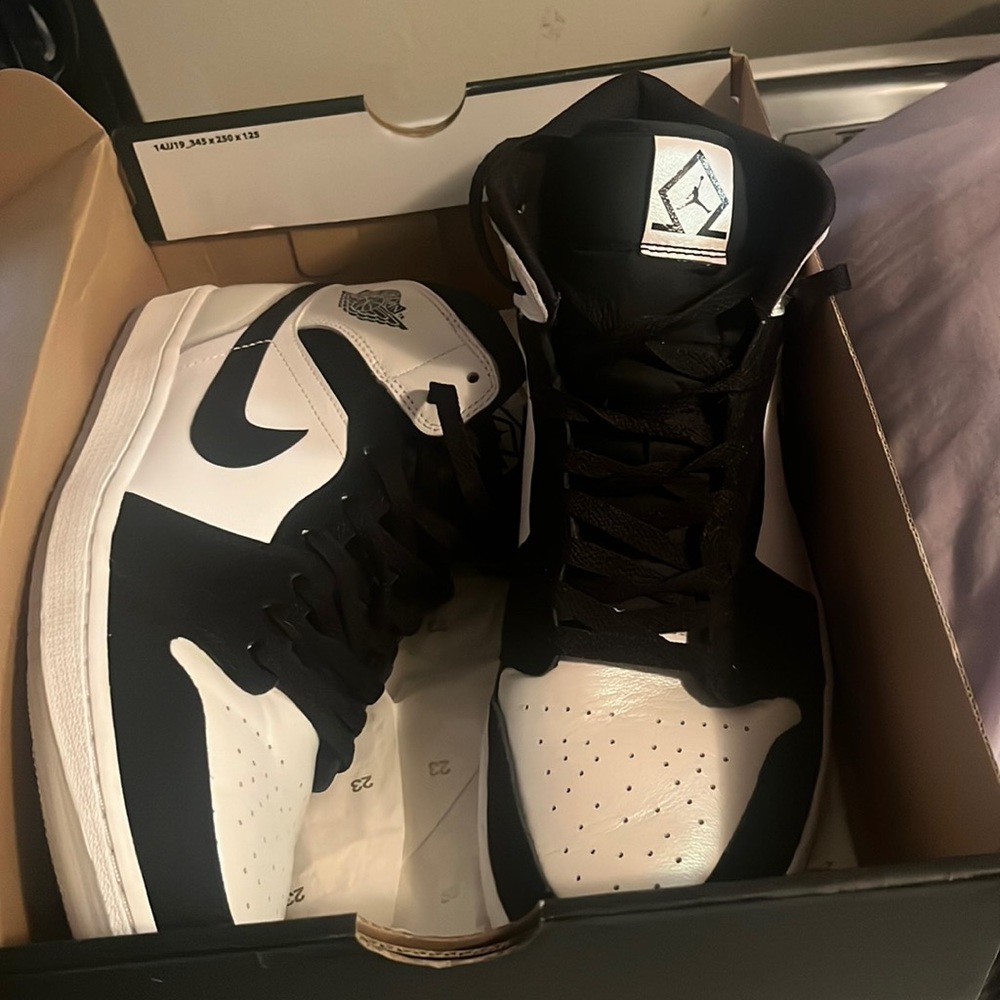 Jordan 1 Mid Diamond